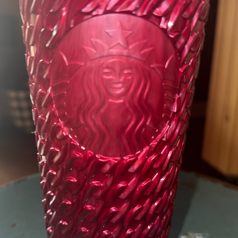 NWT Starbucks 2024 Magenta Chain Link Holiday Cold Cup No Straw
